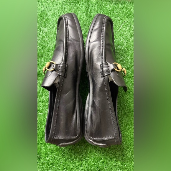Gucci Black Leather Loafers with Gold Accents - Picture 5 of 6